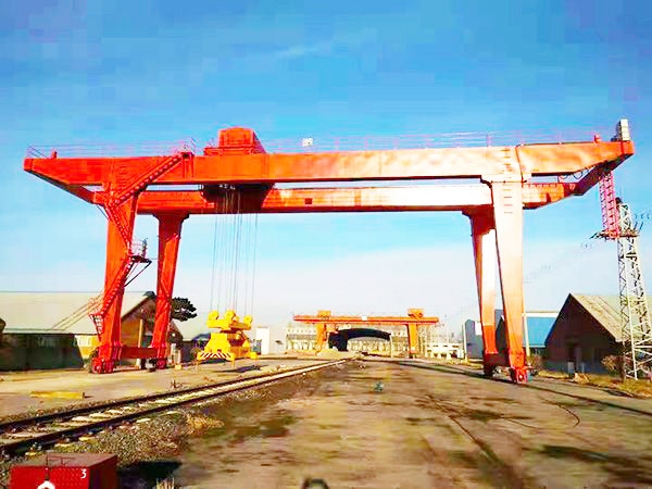 集裝箱門(mén)式起重機(jī)